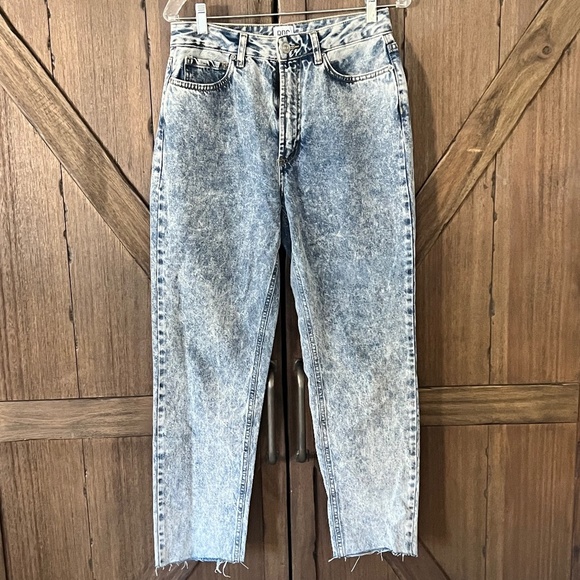 BDG Urban Outfitters 80's Acid Wash Mom High-Rise Raw Hem Jeans Size 28 - Picture 1 of 8